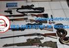 Allanaron por violencia y hallaron un arsenal