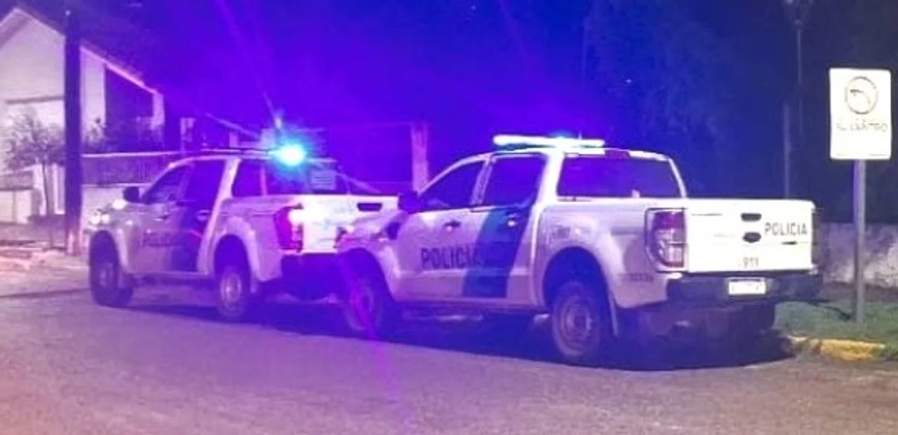 Pateó la cabeza a un adolescente en plena calle y escapó