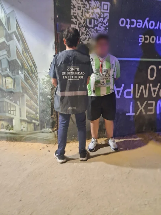 Fue a ver un partido y terminó detenido