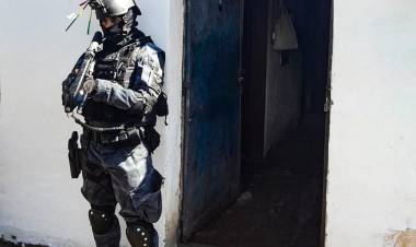 MUJER DETENIDA POR COMERCIALIZAR DROGAS