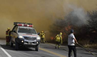 Capilla del Monte: continúa el incendio