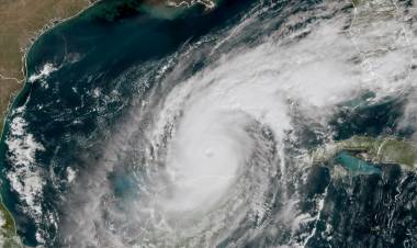 Tornados anticipan la llegada del huracán Milton