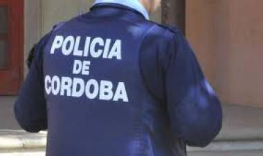 Sorprendidos al incendiar un vehículo 