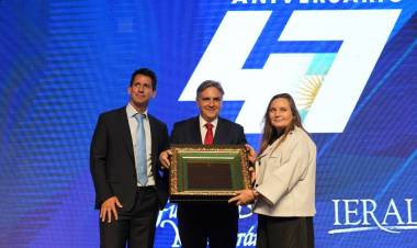 Llaryora reiteró su pedido de bajar las retenciones