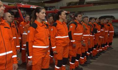Bomberos voluntarios de Córdoba partieron hacia Villa Gesell