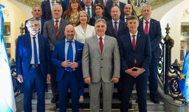 Llaryora se reunió con embajadores de la Unión Europea