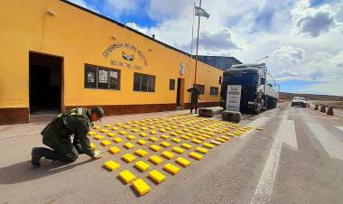 Gendarmes detectan 136 kilos de cocaína 