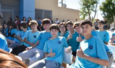 Llaryora inauguró el ciclo lectivo 2025