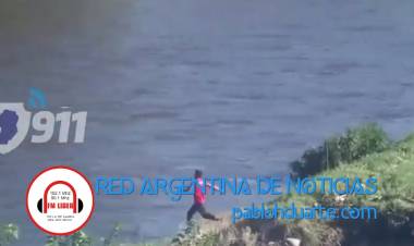 Se arrojó al río