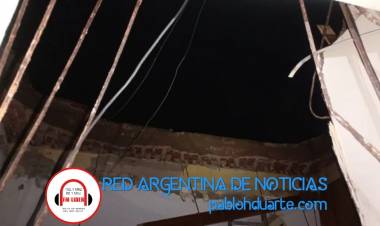 Se le desprendió el techo mientras dormía
