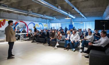 Lanzan dos programas clave para empresas y startups