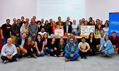 Escuelas l recibieron equipamiento tecnológico