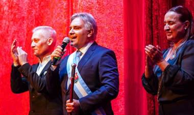 Llaryora encabezó anoche el Fogón Patrio