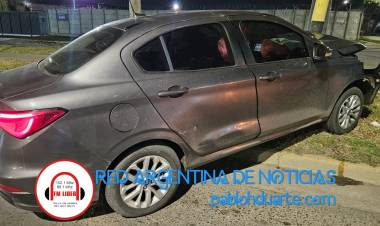 Chocaron contra un semáforo