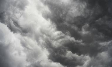 Riesgo extremo de incendios y se esperan tormentas