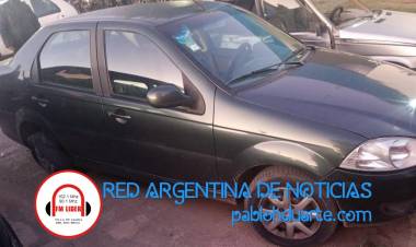 Se arrojaron al río tras ser descubiertos