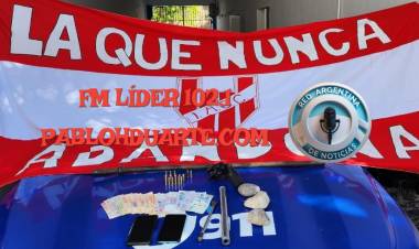 Con armas a la cancha