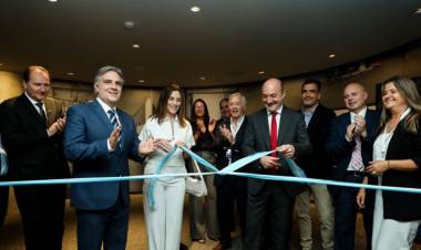 Inauguración de la sede de la Cámara de Comercio Exterior