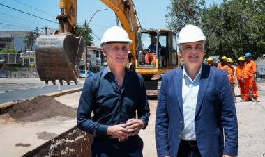 Llaryora recorrió la obra de agua potable 