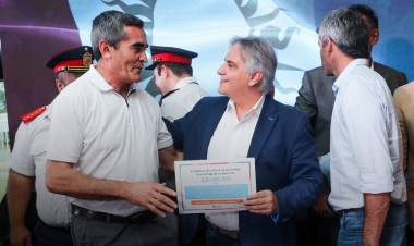 Llaryora entregó aportes a bomberos voluntarios