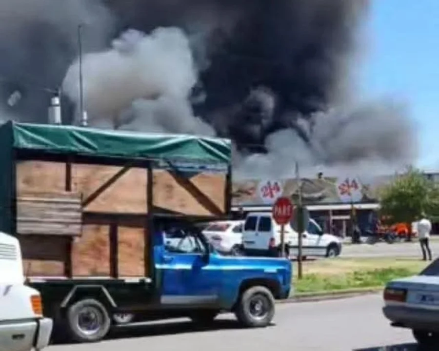 Voraz incendio en un supermercado