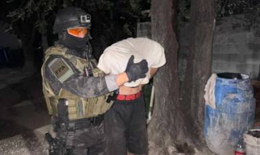 Padre e hijo detenidos