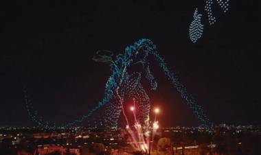 Godzilla y King Kong "atacan" Hollywood con espectáculo de drones
