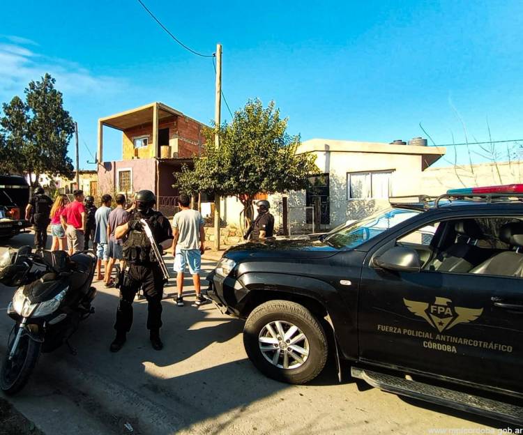 VENDÍAN COCAÍNA EN LA VÍA PÚBLICA