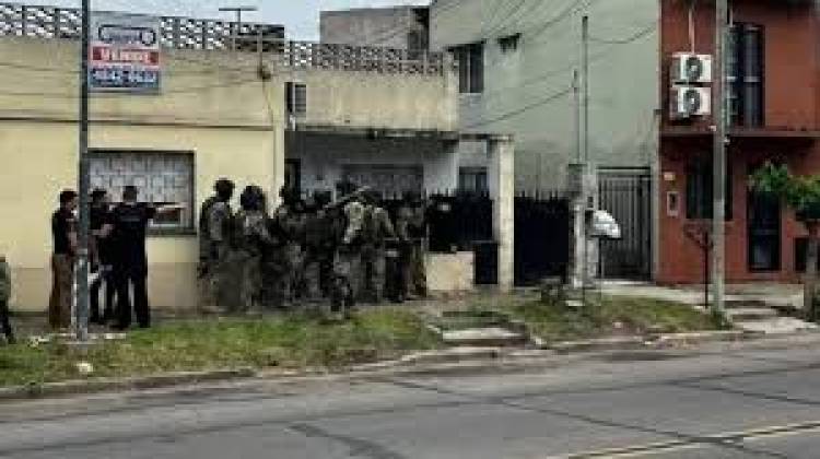 Un hombre se atrincheró a los tiros en su casa 