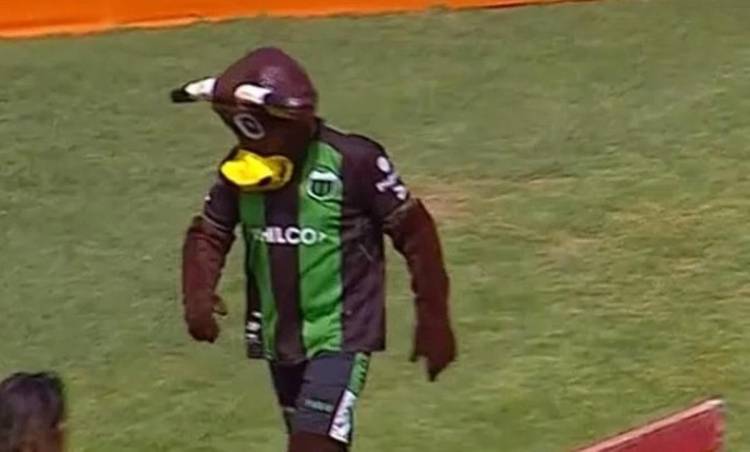 Insólita expulsión de la mascota 