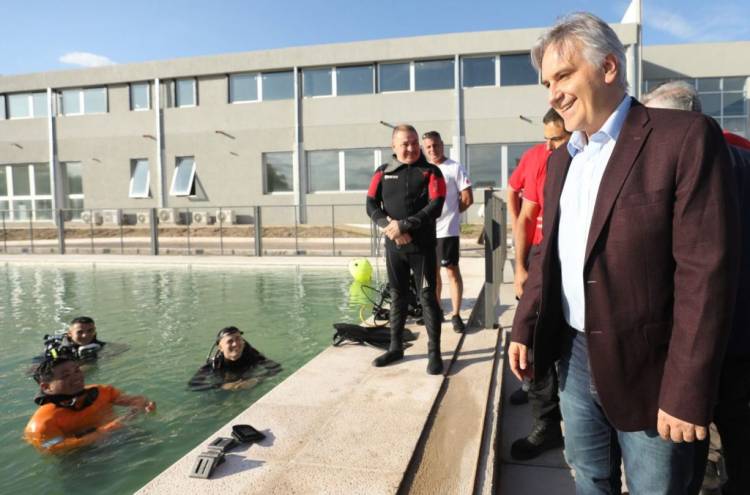 Llaryora entregó $800 millones