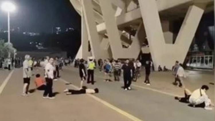 Un hombre en China embistió con su auto a una multitud