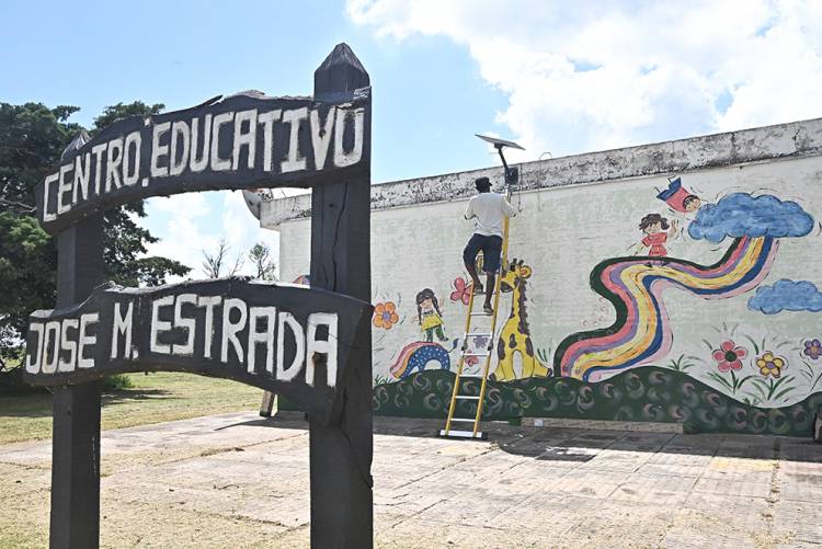 Más de 800 escuelas rurales ya cuentan con internet satelital