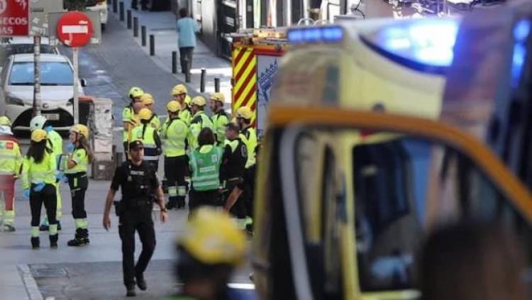 Colapso de edificio deja al menos tres heridos