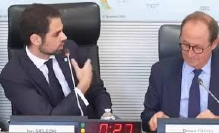 Pidió en Francia que corrijan un mapa que mostraba a las Malvinas como británicas