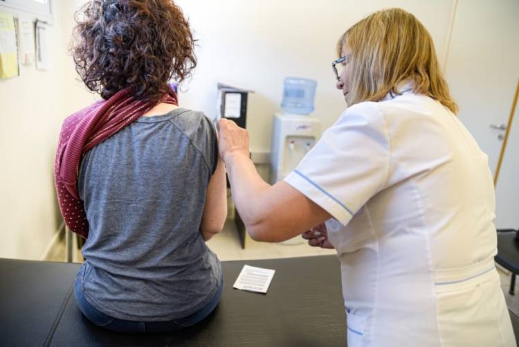 Continúa la vacunación contra el dengue