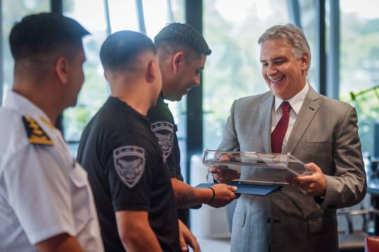 Reconocen a policías que hallaron a Esmeralda