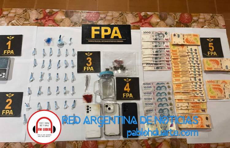 Ocultaba drogas en el cielo raso